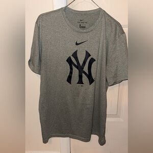 New York Yankees L Nike Tee